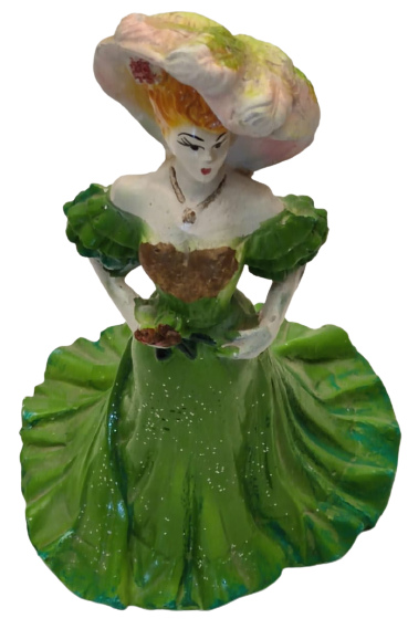 1968 İRFAN SANATCI İMZALI ALCI EL BOYAMA YEŞİL GECE TUVALET ELBİSELİ ŞAPKALI ELİNDE CİCEK BUKETİ TUTMAKDA