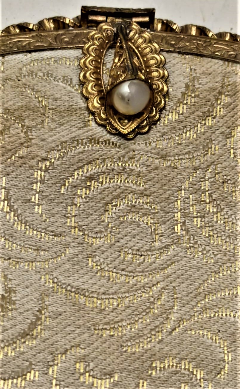 OSMANLI İNCİLİ GECE CANTASI KUMAŞ KISMI ELDE DOKUNMUŞ ALTIN SIRMA İSCİLİKLİ AGIZ KISMI KOMPLE ALTIN KAPLAMA EL YAPIM