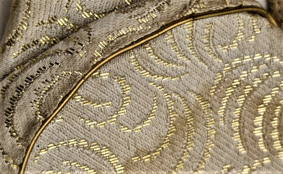 OSMANLI İNCİLİ GECE CANTASI KUMAŞ KISMI ELDE DOKUNMUŞ ALTIN SIRMA İSCİLİKLİ AGIZ KISMI KOMPLE ALTIN KAPLAMA EL YAPIM