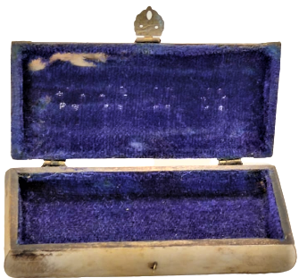 MÜCEVHER KUTUSU EL YAPIMI KEMİK ÜZERİ CİCEK KENARLAR MENTEŞELER KİLİT SİSTEMİ PİRİNC 