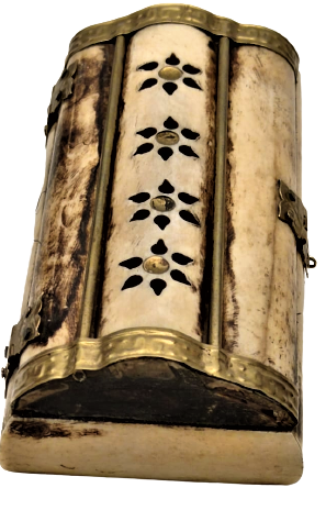 MÜCEVHER KUTUSU EL YAPIMI KEMİK ÜZERİ CİCEK KENARLAR MENTEŞELER KİLİT SİSTEMİ PİRİNC 