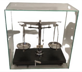 1960 YERLİ TÜRK MALI ALİMÜNYUM GOVDE KIROM KEFE 100 GR GÖRAL KEFELİ CAM FANUSLU HASSAS ECZACI TERAZİSİ