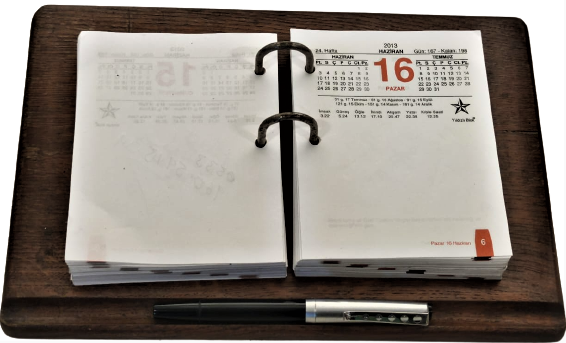1920 AHŞAP MASA ÜZERİ HER YIL YENİSİYLE DEĞİŞEREK KULLANILAN TAKVİM VE NOT DEFTERİ