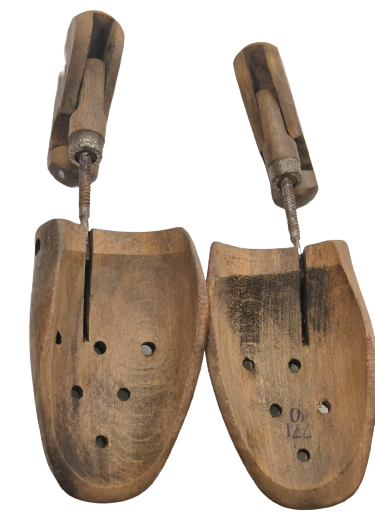 1950 GECHA AHŞAP CİFT METAL BURGU VİDALAMA AYARLI MARKALI BOT VE AYAKKABI KALIBI 