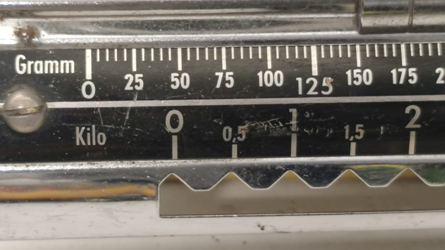 1950 STUBE METAL MAKANİK KROM KEFELİ 500 GR İNCE DARA ALMA ÖZELLİKLİ 12 KİLO TARTABİLEN MUTFAK TERAZİSİ