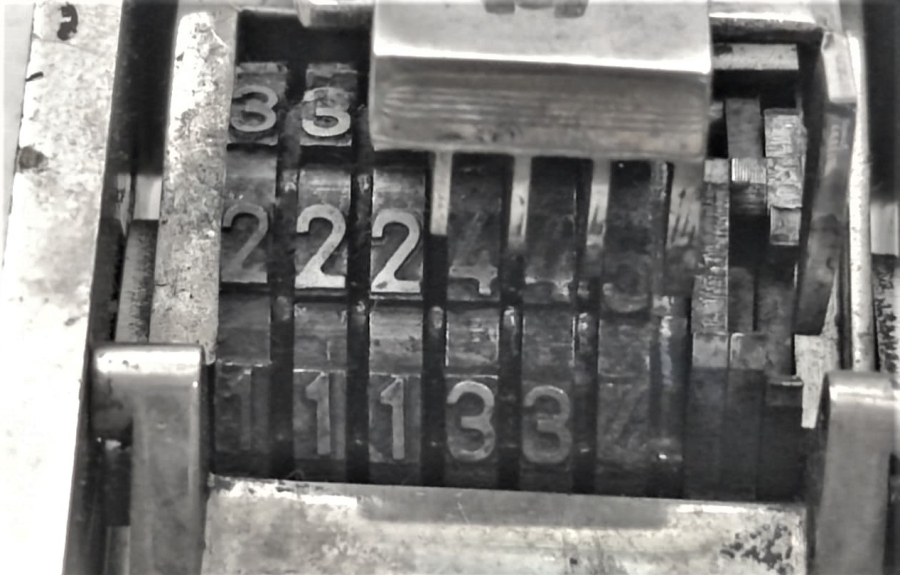 1950 REINER BGK NUMARATÖR MEKANİK SIRALI ALTI RAKKAMLI BASKI KABİLİYETLİ PİRİNC KROM KAPLAMA MEKANİZMALI BAKALIT SİYAH TUTMA YERLİ