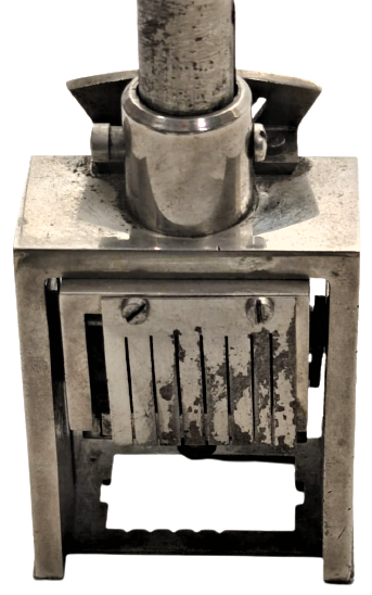 1950 REINER BGK NUMARATÖR MEKANİK SIRALI ALTI RAKKAMLI BASKI KABİLİYETLİ PİRİNC KROM KAPLAMA MEKANİZMALI BAKALIT SİYAH TUTMA YERLİ