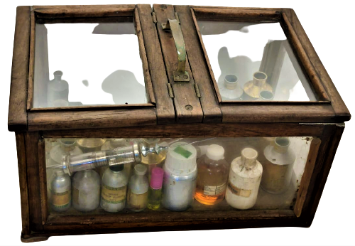 1930 SEYYAR ESANS PARFUM KOKUCU SANDIGI CAMLI CEMAKAN KOMPLE MASİF CERCEVE VE KAPAKLAR CAM CERCEVELER TAŞIMA KULPLU