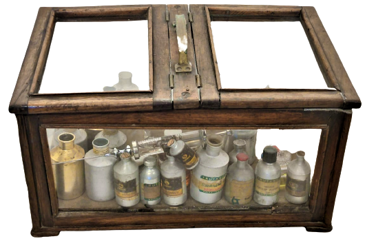 1930 SEYYAR ESANS PARFUM KOKUCU SANDIGI CAMLI CEMAKAN KOMPLE MASİF CERCEVE VE KAPAKLAR CAM CERCEVELER TAŞIMA KULPLU