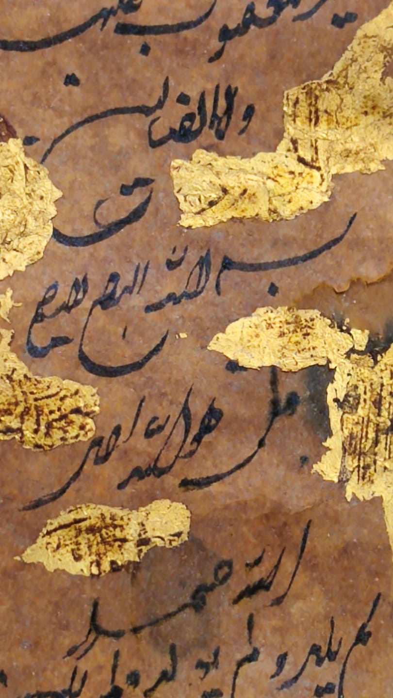 OSMANLI YENİCERİ ASKERİ TILSIM TAMAMI EL YAZMA SÜSLEME BAŞLIKLI ALTIN VARAK ÜZERİNE  AHERLİ KAGIDA YAZILMIŞ 