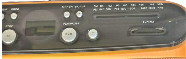 BİGBEN RETRO RADİO VE CD CALAR İKİ DALGA RADYO PİLLİ VE CERYAN 220 VOLT SORUNSUZ CALIŞAN BİR CIHAZDIR