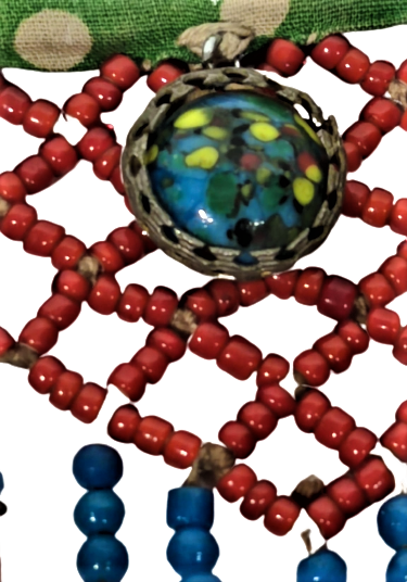 COK ESKİ ŞAMAN İŞİ NAZARLIK ÜZERİNDE BİR ÇOK TILSIMLARI BULUNAN ELDE YAPILMA ÜZERİ İŞLEME UFLEME CAM RENKLİ BONCUKLU DUVARA KAPIYA ASILAN BEREKET