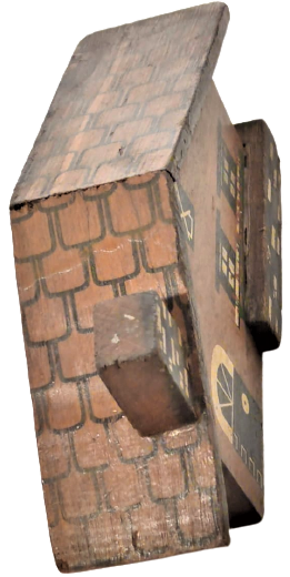 1960 EMLAK KREDİ BANKASI TEK KATLI BAHCELİ EV ŞEKLİNDE TASARLANMIŞ AHŞAP KUMBARA ARKASINDA BULUNAN KAPAGI YOKTUR