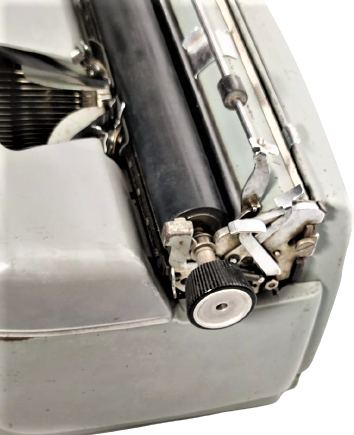 1950 REMİNGTON RAND TYPEWRİTER  MEKANİK BEYAZ BAKALİT TUŞLU METAL DÖKÜM GİRI RENKDE KASA SORUNSUZ CALIŞAN  DAKTİLO EF KLAVYE 