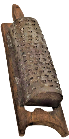 OSMANLI EL USTA YAPIMI MUTFAK RENDESİ AHŞAP ÜZERİNE METAL DELİKLİ BICAKLAR 