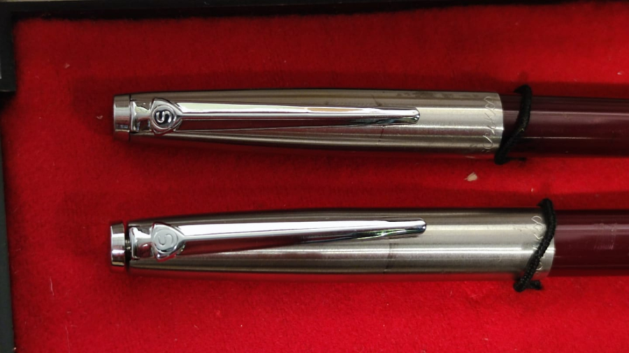 SCRIKSS DOLMA KALEM TAKIM NO 44 KUTUSUNDA KULLANILMAMIŞ TAKIM TUKENMEZ VE POMPALI DOLMAKALEM BORDO RENKDE