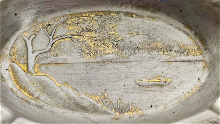 ALİMÜNYUM İCERSİNDE MANZARA GÖLDE SANDALLA BALIK TUTAN ADAM  RESMİ BULUNAN KULLÜK