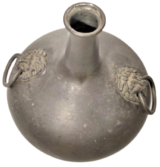 1960 REIN ZİNN ZİN ETAIN İTALYAN PETRO METAL VAZO CİFT TARAFINDA ASLAN BAŞI VE KULPLAR BULUNAN ALTI DAMGALI