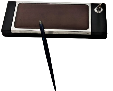 SCRIKSS MASA ÜZERİ KAPAKLI İÇERSİ UÇ BÖLMELİ ATAC İGNE KALEM KOYULABİLEN KUTU VE MAVİ DOLMA KALEMİ