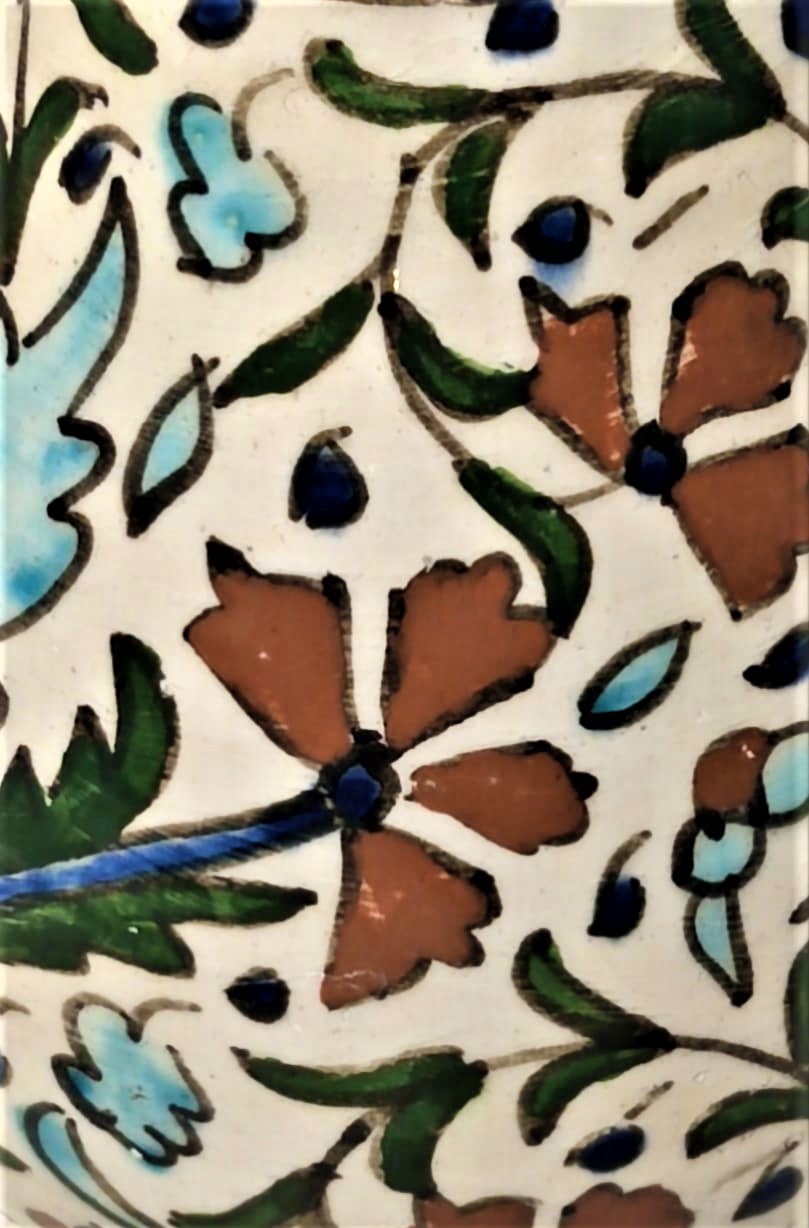 KUTAHYA  VAZO EL YAPIM ÜZERİ EL BOYAMA OSMANLI KARANFİLLERİ NAKŞEDİLMİŞ 