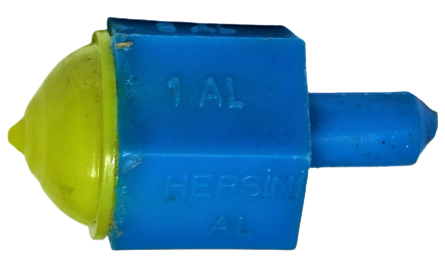 1960 VE 1970 YILLAR YILBAŞLARININ UNUTULMAZ EFSANE OYUNU 1 ADET PLASTİK SARI LACİVERT FENERBAHCE YERLİ FIRDÖNDÜ 4,2 CM BOYUNDA 