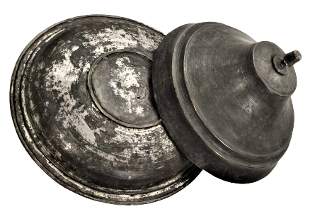 OSMANLI SULEYMANİYE BEKTAŞİ GÜNEŞİ DAMGALI TEKKE İŞİ TAMAMI EL DÖGME BAKIR MEVLEVİ SİKKE FORMUNDA KAPAK TUTMA YERİ USTA DAMGALI KAPAKLI SAHAN