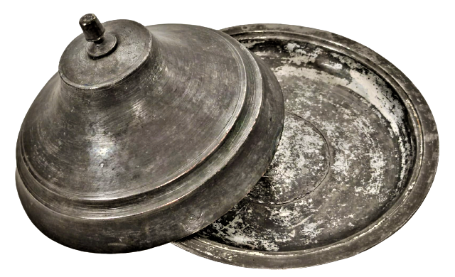 OSMANLI SULEYMANİYE BEKTAŞİ GÜNEŞİ DAMGALI TEKKE İŞİ TAMAMI EL DÖGME BAKIR MEVLEVİ SİKKE FORMUNDA KAPAK TUTMA YERİ USTA DAMGALI KAPAKLI SAHAN