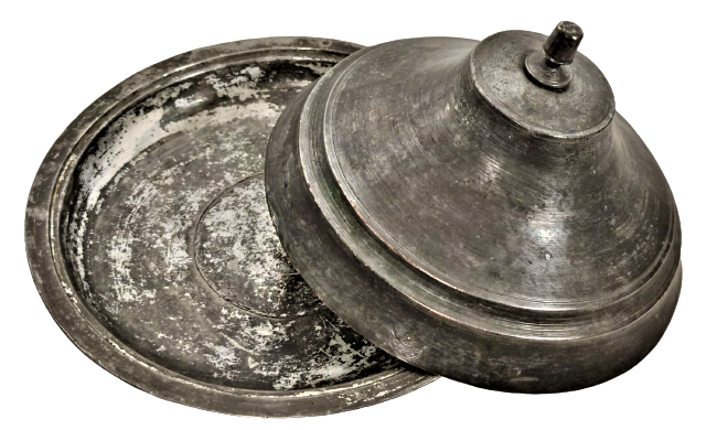 OSMANLI SULEYMANİYE BEKTAŞİ GÜNEŞİ DAMGALI TEKKE İŞİ TAMAMI EL DÖGME BAKIR MEVLEVİ SİKKE FORMUNDA KAPAK TUTMA YERİ USTA DAMGALI KAPAKLI SAHAN