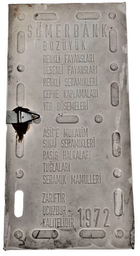 SÜMERBANK SERAMİK ŞU AN ÜRÜN TAM 51 YAŞINDA PANO ÜÇ KÖYLÜ GÜZELİ SERİSİ 1972 ÜRETİMİ SERİGRAFİ İPEK ELEK BASKI