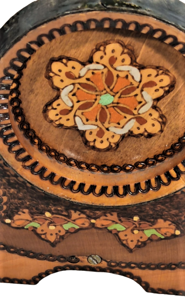 AHŞAP FICI MEŞE AHŞAP PARCALI BİRLEŞTİRİLEREK METAL CEMBERLE BAGLANARAK ELDE YAPILMIŞ ALT KAİDELİ MUSLUKLU