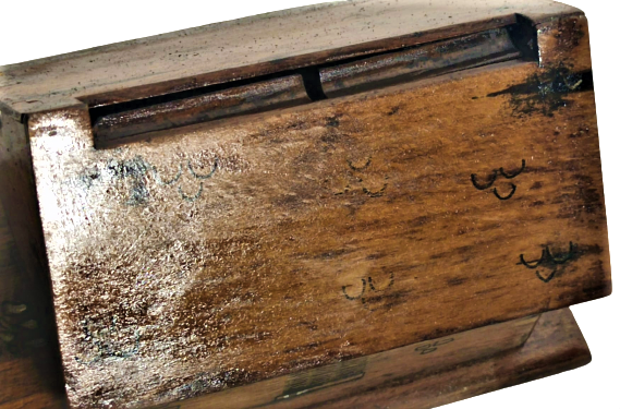 HAPISHANE EL YAPIMI  AHŞAP ÜZERİ İŞLİ CATILI TEK KATLI EV ŞEKLİNDE TASARLANMIŞ MEKANİK SIGARA İKRAM KUTUSU