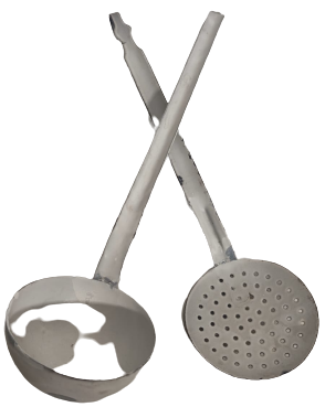 1950 BEYAZ EMAYE SAPLI KEPCE VE DELİKLİ ŞÜZCEC KEPCE TAKIMI 