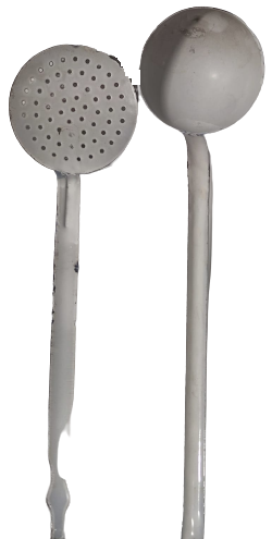 1950 BEYAZ EMAYE SAPLI KEPCE VE DELİKLİ ŞÜZCEC KEPCE TAKIMI 