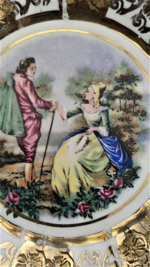 1970 ALTI ADET  ALTIN EL CEKME İÇERLERİ FARKLI RESİMLİ PORSELEN CAY TABAGI ROYAL PORSELEN