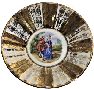 1970 ALTI ADET  ALTIN EL CEKME İÇERLERİ FARKLI RESİMLİ PORSELEN CAY TABAGI ROYAL PORSELEN