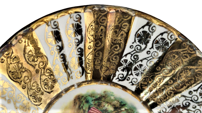 1970 ALTI ADET  ALTIN EL CEKME İÇERLERİ FARKLI RESİMLİ PORSELEN CAY TABAGI ROYAL PORSELEN