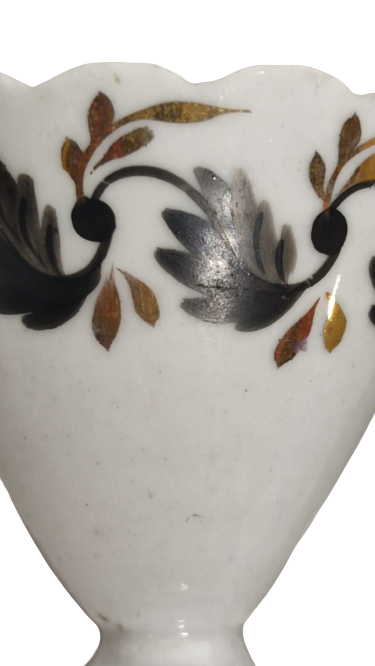 OSMANLI İKİ ADET PORSELEN ZARF ŞEKLİNDE FİNCAN ÜZERLERİ EL  CEKME  ÜZERLERİNDE KILCAL CATLAKLAR MEVCUTTUR