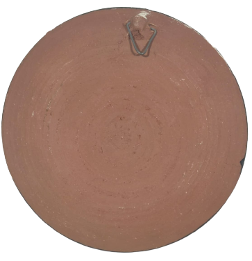 TERAKOTA EL BOYAMA DUVAR TABAGI İCERSİNDE KABİLENİN UGURLU SAYDIGI HAYVAN FİGÜRLERİYLE RESMEDİLMİŞ