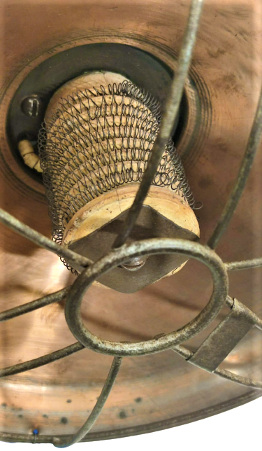 1940 PARABOLİC ENDUSTURİEL GERMANY METAL BAKIR CANAKLI AYAKLI ELEKTİRİKLİ TAŞ REZİSTANSLI 220 VOLT ISITICI SOBA 