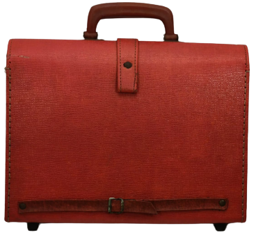 1960 KIRMIZI İCERSİ GÖZLU KARTON ÜZERİNE SÜNİ DERİ KAPLANMIŞ KİLİTLİ TASIMA KULPLU İLKOKUL CANTASI 