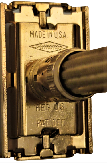 1966 GILLETTE ARISTOCRAT GOLD PLATED ADJUSTABLE SAFETY RAZOR IN ORIGINAL CASE 24 K GOLD PLATE FUL AYARLI TRAŞ MAKİNESİ