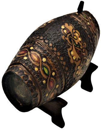 AHŞAP FICI MEŞE AHŞAP PARCALI BAGLANARAK ELDE YAPILMIŞ ALT KAİDELİ MUSLUKLU ÜZERİ EL İŞCİLİKLİ UFAK BOYDA