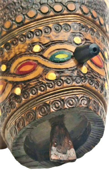 AHŞAP FICI MEŞE AHŞAP PARCALI BAGLANARAK ELDE YAPILMIŞ ALT KAİDELİ MUSLUKLU ÜZERİ EL İŞCİLİKLİ UFAK BOYDA