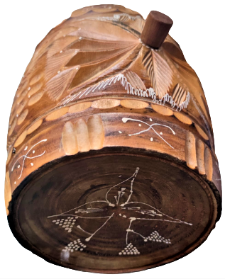 AHŞAP ÜZERİ EL OYMA ÜZÜM SALKIMLI EL YAPIM 4 LİTRELİK KAİDELİ MUSLUKLU FICI TAMAMEN EL YAPIMIDIR