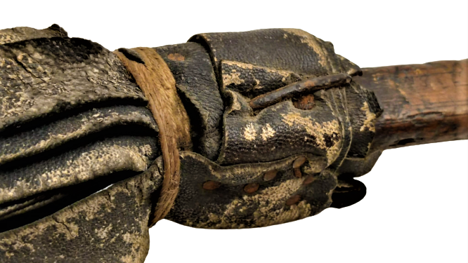 OSMANLI TEKKE İŞİ CAFERİ KIRBACI AHŞAP TUTAC DERİLERDEN KESİLMİŞ PARCALRLA EL İŞCİLİKLİ KIRBAC