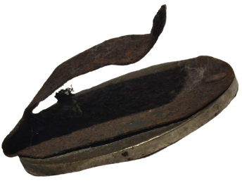 GÜMÜŞ KAPLAMA ORTASI SICAK MİNE BEYAZ ÜZERİNE LACİVERT RENKDE  25 NUMARA 8 CM CAPINDA