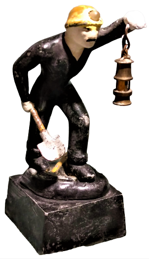 1970 ZONGULDAK KÖMÜR CIKARAN MADENCİ ELİNDE FENERİ KAZMA VE KUREKLİ GECE LAMBASI