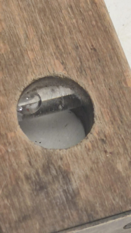 TERAZİ AHŞAP KENARLAR SAAT KISMI PİRİNC PILAKALARLA KAPATILMIŞ SU TERAZİSİ