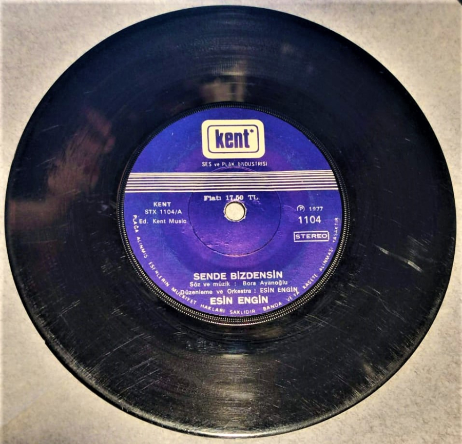 ESİN ENGİN SENDE BİZDENSİN  GURUR DUYARIM 45'LİK PLAK ORJİNAL BASKI KENT SES VE PLAK  ENDUSTRİSİ  STEREO 1977 SENESİ KAYIT