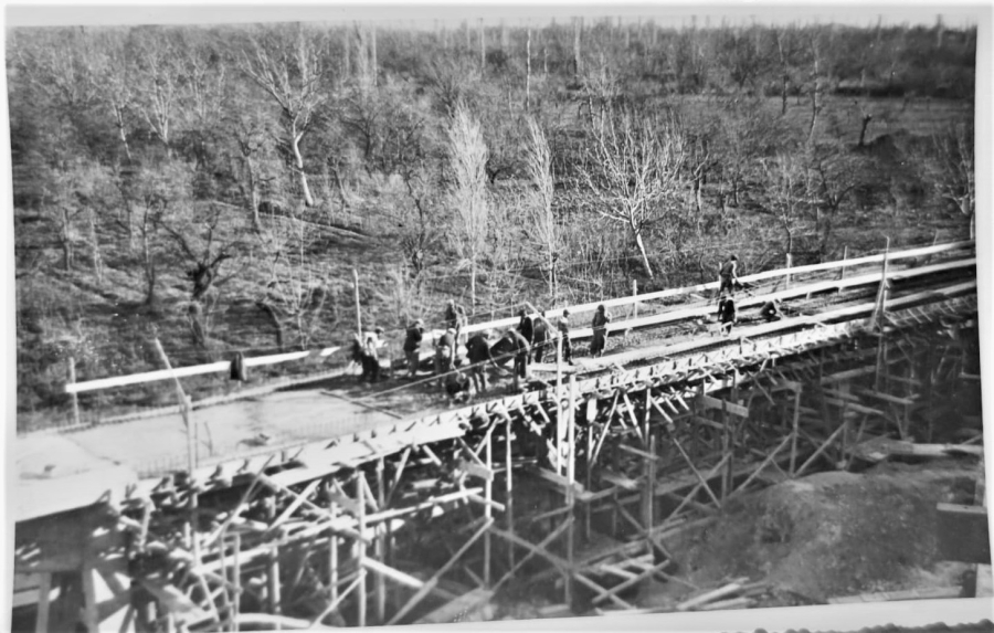 1933 NAZİLLİ SÜMERBANK BASMA FABRİKASI TEMELİNDE KURULUMUNA KADAR CEKİLMİŞ SİYAH BEYAZ ORJİNAL FOTOGRAFLARI 